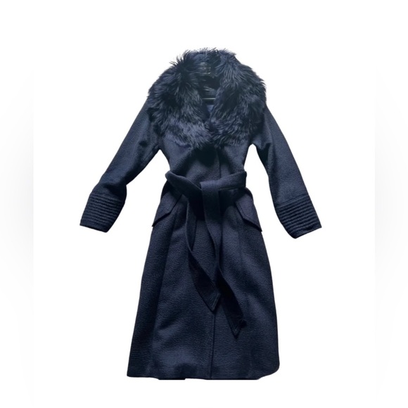 Sentler Elegant Navy Long Coat with Faux Fur Collar - Picture 3 of 9